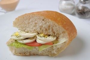סנדוויץ' ביצה קשה
