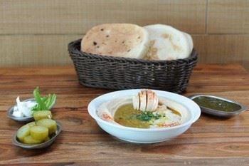 חומוס + פול + ביצה בצלחת