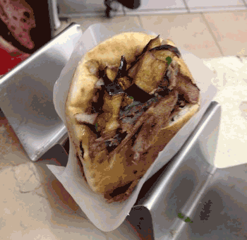 שווארמה בפיתה