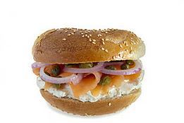 כריך סלמון מעושן + שמנות